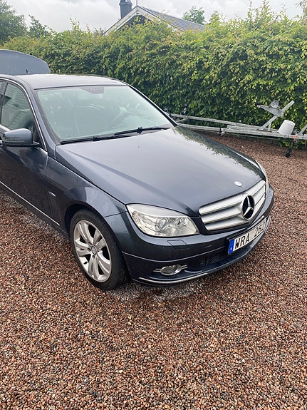 Mercedes-Benz C220 2 of 5
