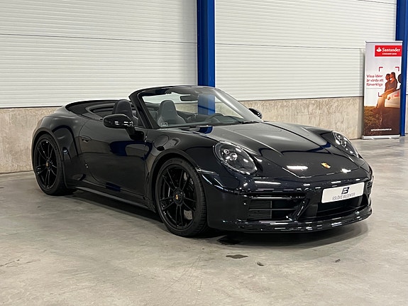 Porsche 911 Carrera GTS 3 of 5