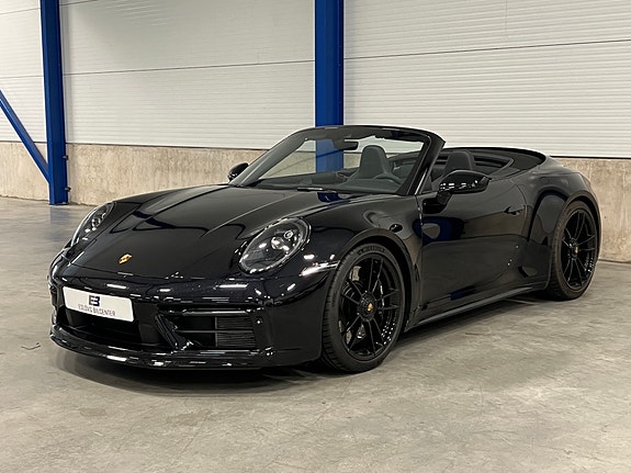 Porsche 911 Carrera GTS 2 of 5