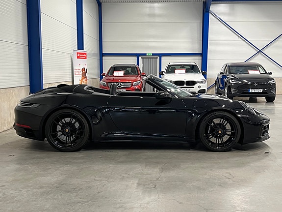 Porsche 911 Carrera GTS 4 of 5