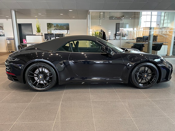 Porsche 911 Carrera GTS 5 of 5