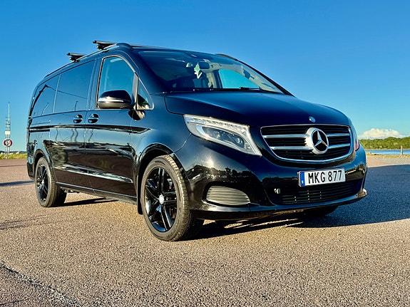 Mercedes-Benz V220 d 2 of 5