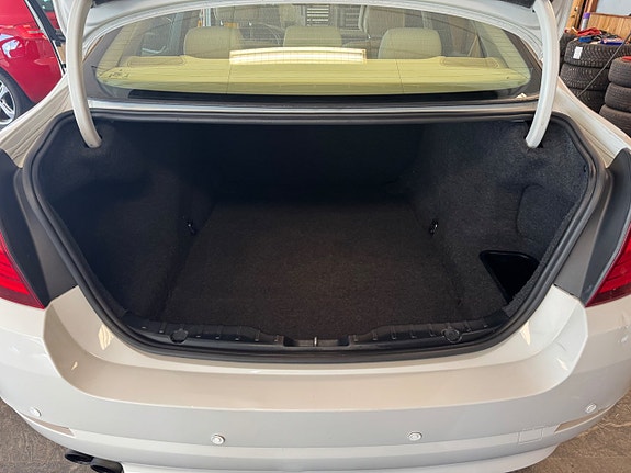 BMW 523i 14 of 17