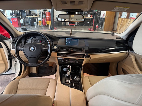 BMW 523i 10 of 17