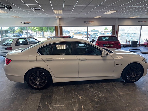 BMW 523i 4 of 5