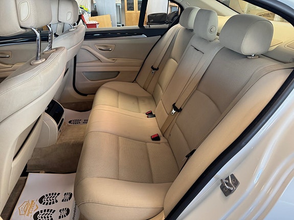BMW 523i 13 of 17
