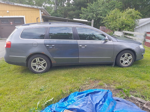 Volkswagen Passat 2 of 5