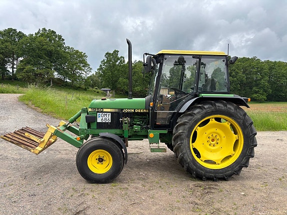John Deere 1950 2WD frontlyft