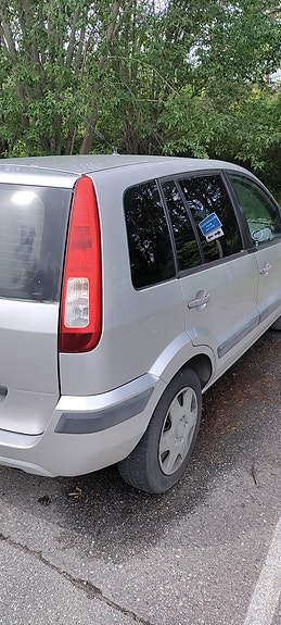 Ford Fusion 4 of 5