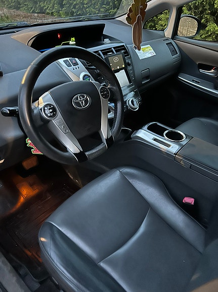 Toyota Prius+ 3 of 3