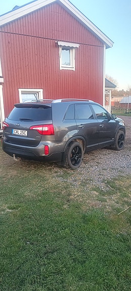 Kia Sorento 2 of 3