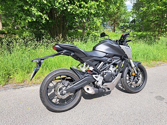 Honda CB125R 2 of 5