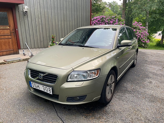 Volvo V50 2 of 5