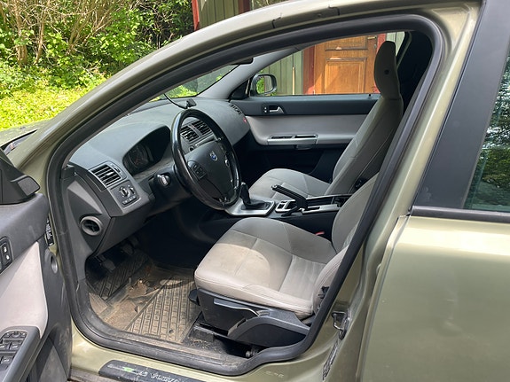 Volvo V50 3 of 5