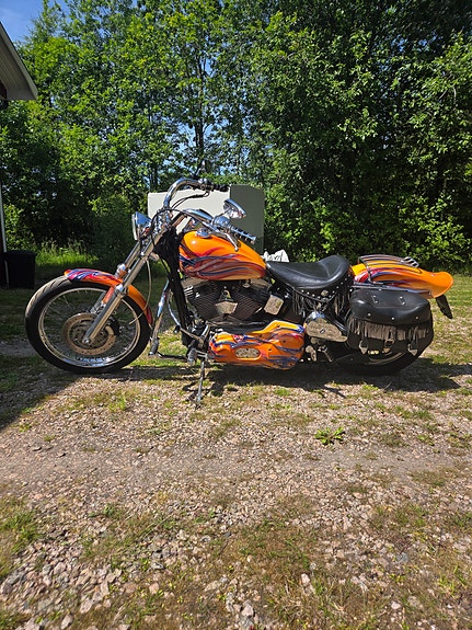 Harley-Davidson Softail Standard 2 of 3