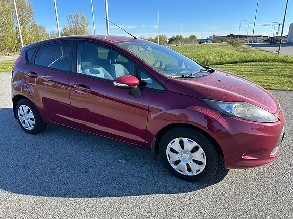 Ford Fiesta 3 of 5
