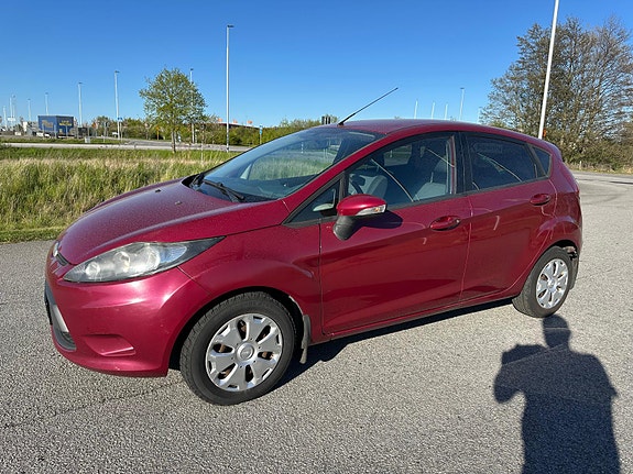Ford Fiesta 2 of 5