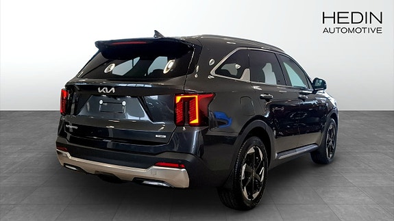 Kia Sorento 2 of 12
