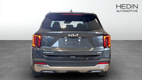 Kia Sorento 8 of 12