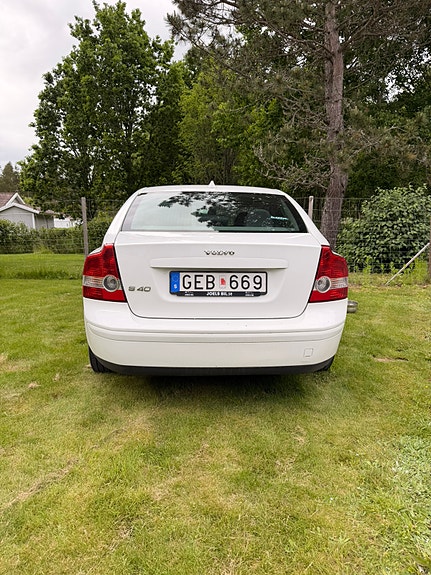 Volvo S40 2 of 5