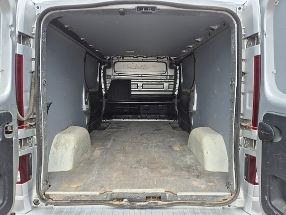 Opel Vivaro 9 of 10