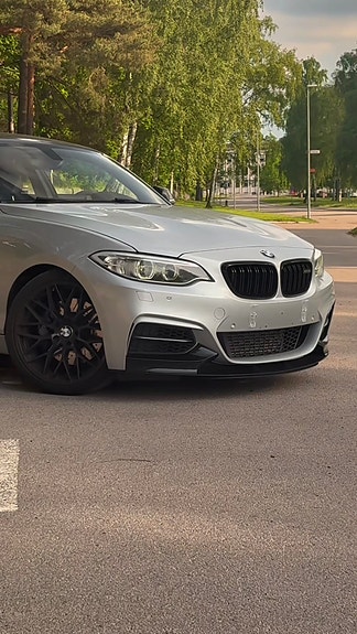 BMW M235i 3 of 5