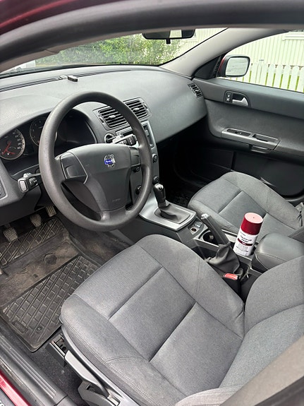 Volvo S40 2 of 12