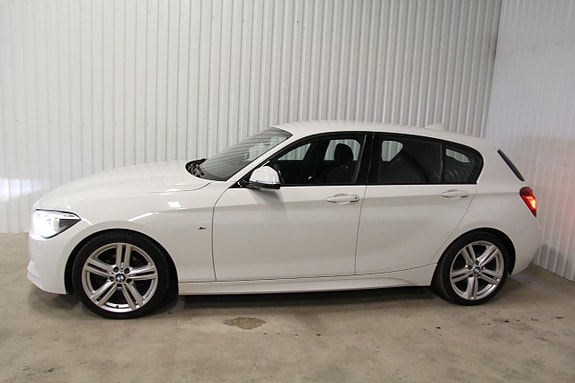 BMW 116i 2 of 5