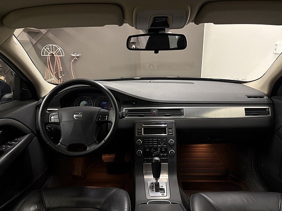 Volvo V70 7 of 11