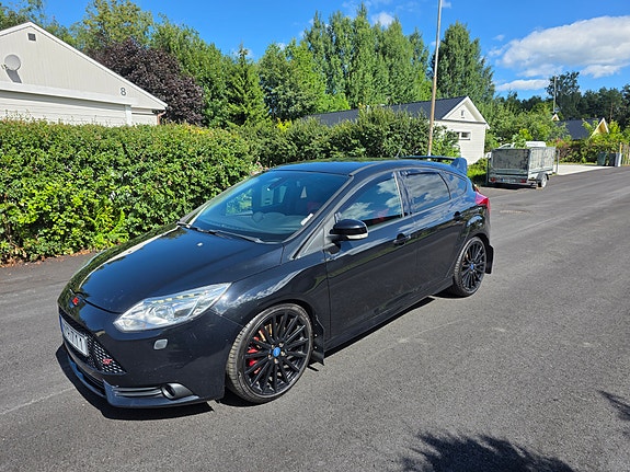 Ford Focus 2 of 5