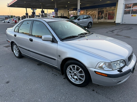 Volvo S40 2 of 11