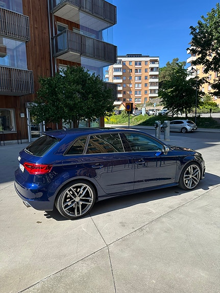 Audi S3 4 of 5