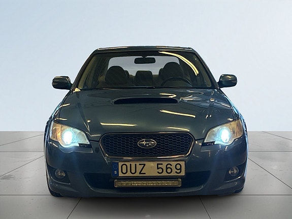 Subaru Legacy 2 of 5