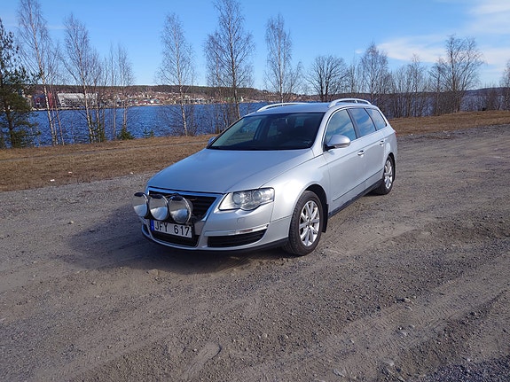 Volkswagen Passat 2 of 5