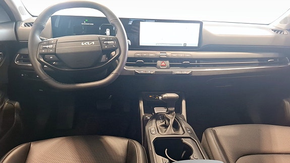 Kia K4 4 of 5