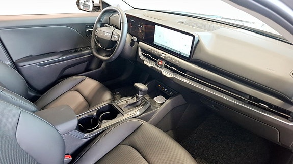 Kia K4 3 of 5