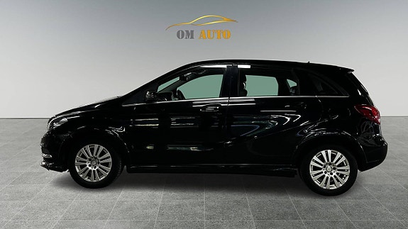 Mercedes-Benz B200 4 of 5