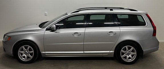 Volvo V70 2 of 5