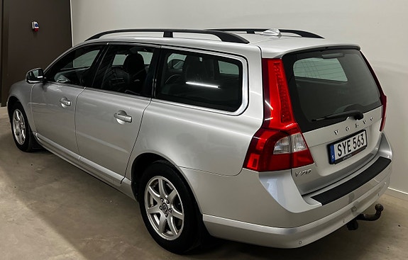 Volvo V70 3 of 5