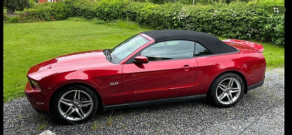Ford Mustang 2 of 3