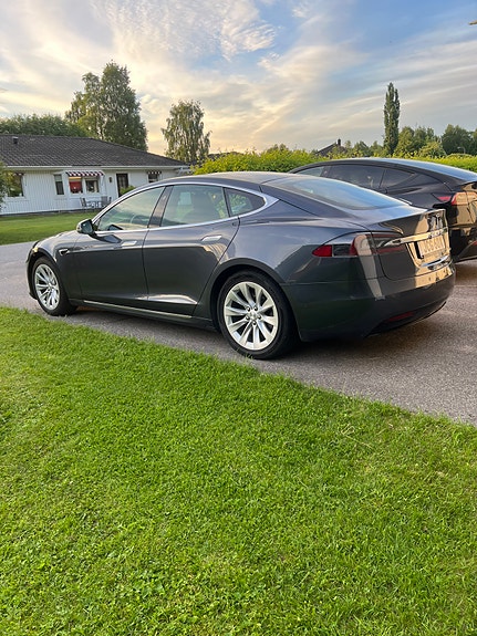 Tesla Model S 3 of 8