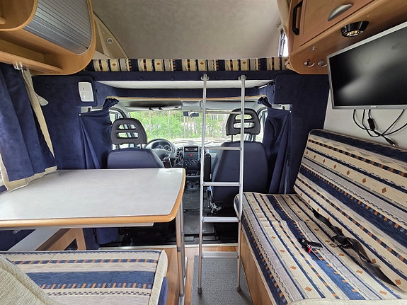 Fiat Ducato McLouis husbil uthyres – 5 sovplatser, AC och B-körkort 16 of 19