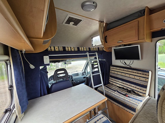 Fiat Ducato McLouis husbil uthyres – 5 sovplatser, AC och B-körkort 17 of 19