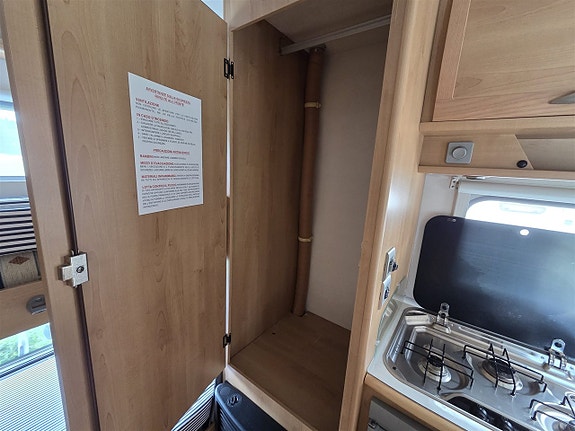 Fiat Ducato McLouis husbil uthyres – 5 sovplatser, AC och B-körkort 14 of 19