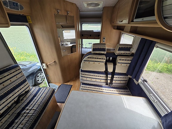 Fiat Ducato McLouis husbil uthyres – 5 sovplatser, AC och B-körkort 5 of 19