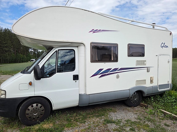 Fiat Ducato McLouis husbil uthyres – 5 sovplatser, AC och B-körkort