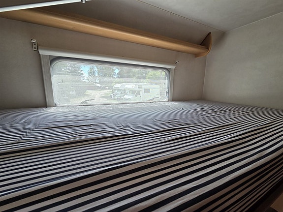 Fiat Ducato McLouis husbil uthyres – 5 sovplatser, AC och B-körkort 10 of 19