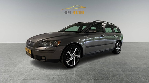 Volvo V50 2 of 5