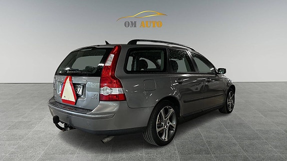 Volvo V50 4 of 5