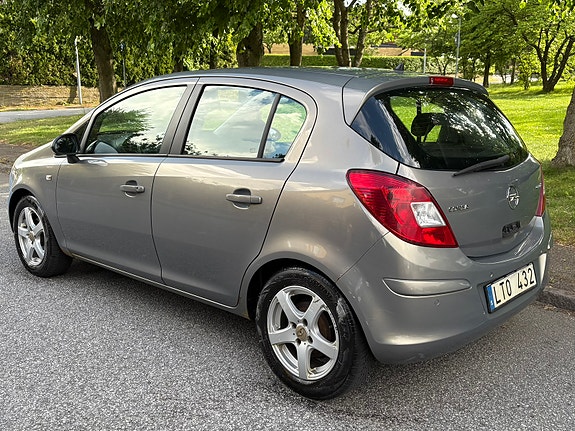 Opel Corsa 2 of 5